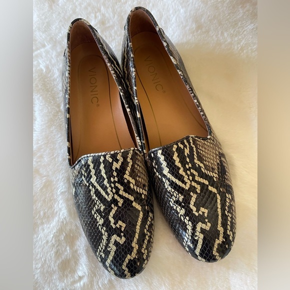 Vionic Willa Boa Black Flat Loafers Size 7.5. NEW WITHOUT BOX - Picture 1 of 14
